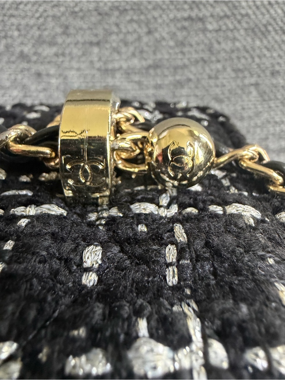 CHANEL MAKEUP Black & White Tweed Mini Vanity Crossbody with Gold Chain - Picture 4 of 10